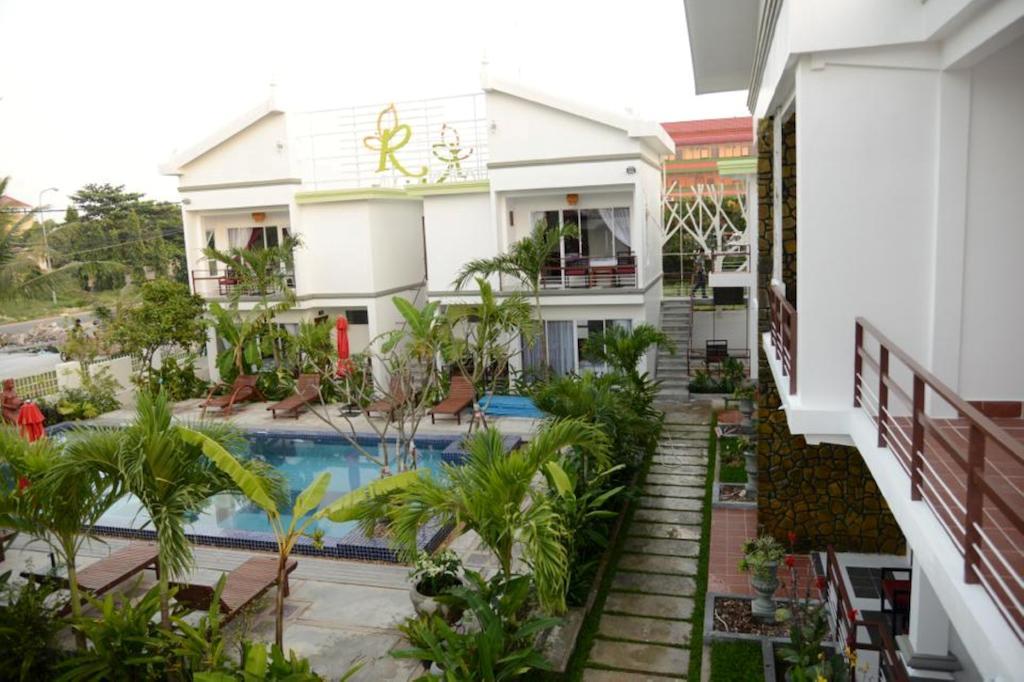 Ropanha Boutique Hotel Sihanoukville Exterior photo